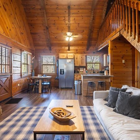 Dudley II By Avantstay Comfortable Cabin W Hot Tub Views Pigeon Forge Esterno foto