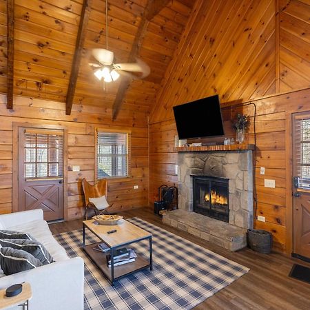 Dudley II By Avantstay Comfortable Cabin W Hot Tub Views Pigeon Forge Esterno foto