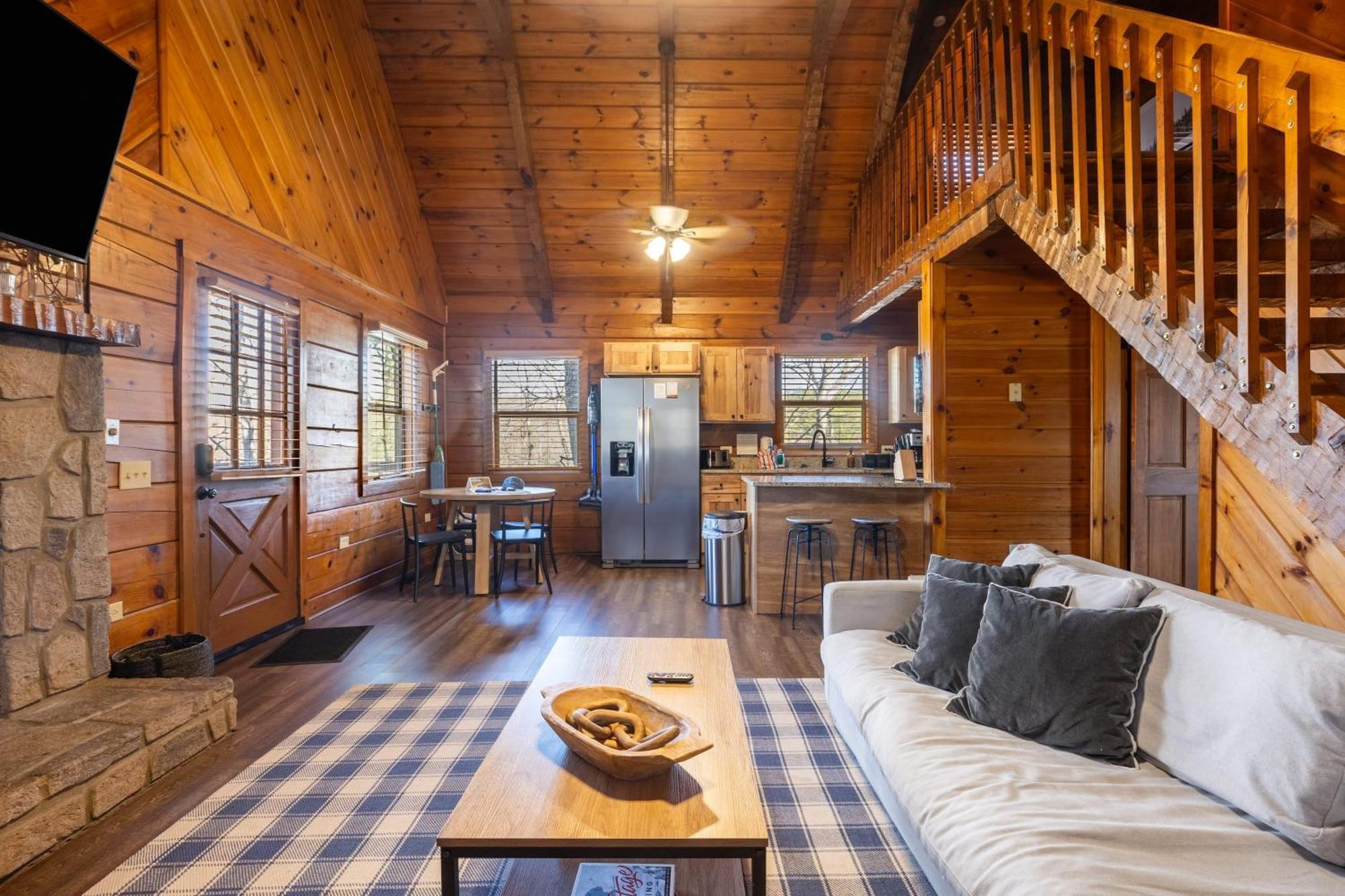 Dudley II By Avantstay Comfortable Cabin W Hot Tub Views Pigeon Forge Esterno foto