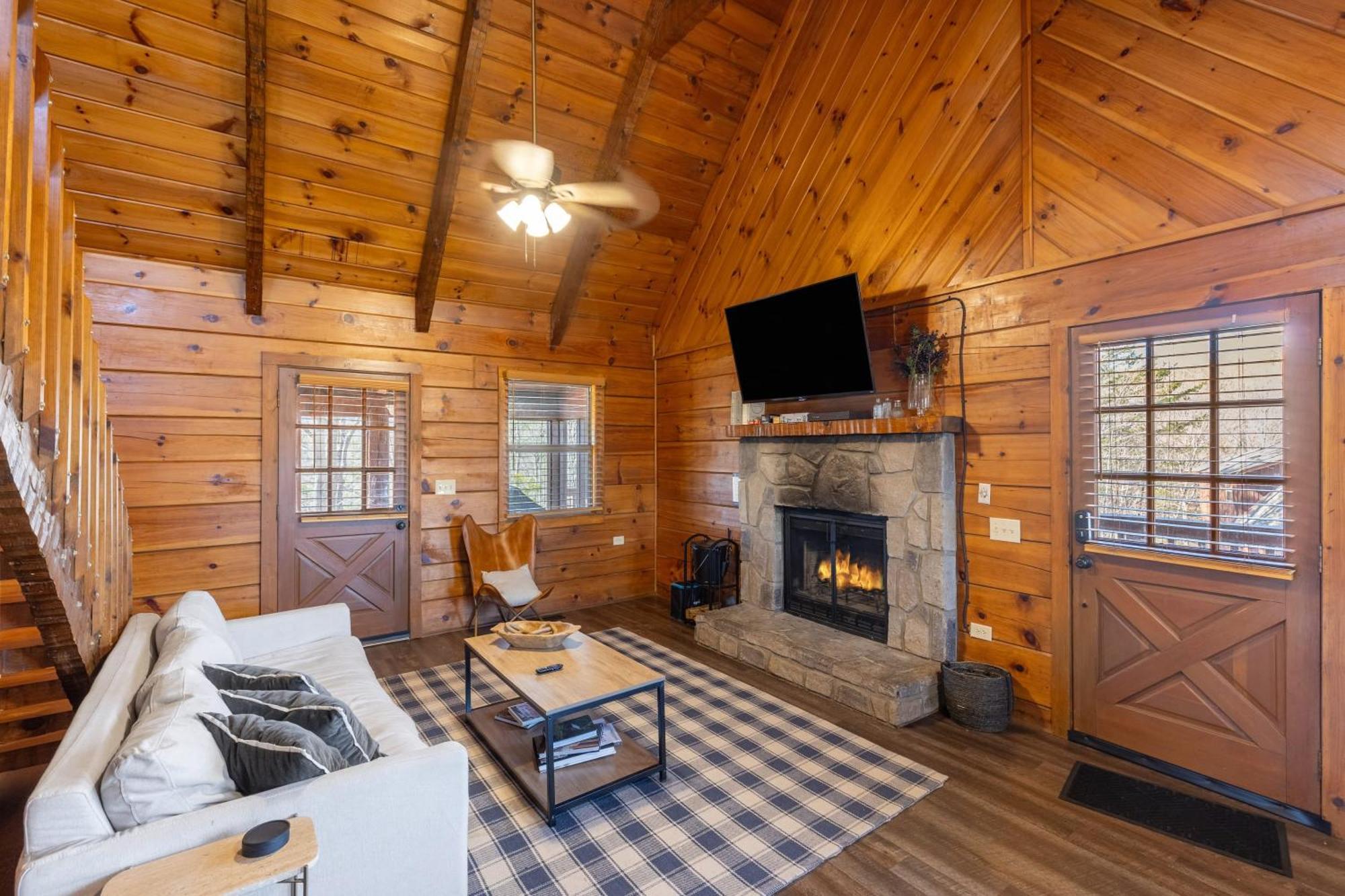 Dudley II By Avantstay Comfortable Cabin W Hot Tub Views Pigeon Forge Esterno foto