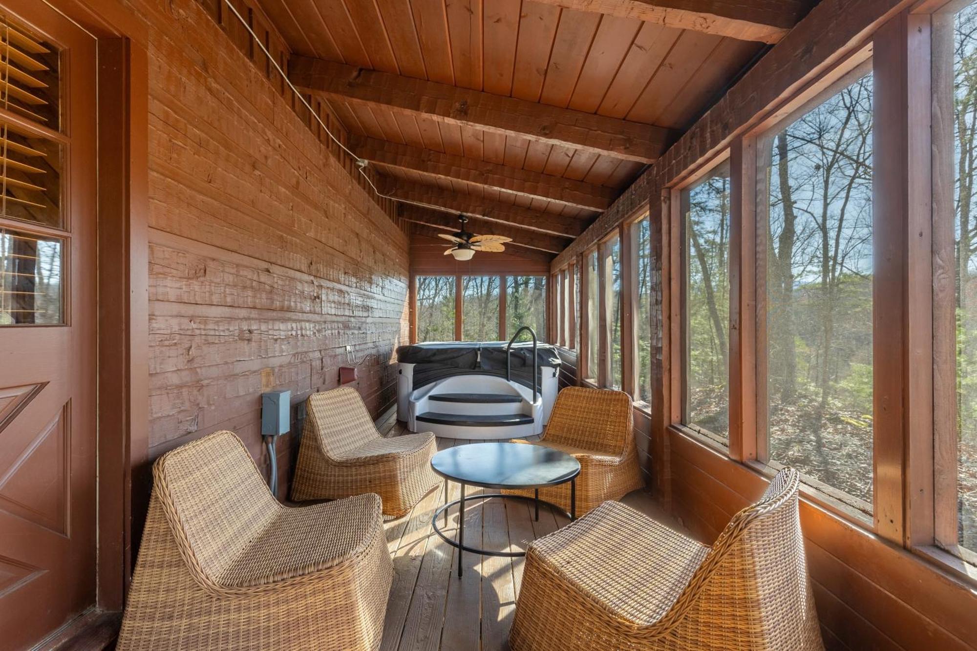 Dudley II By Avantstay Comfortable Cabin W Hot Tub Views Pigeon Forge Esterno foto