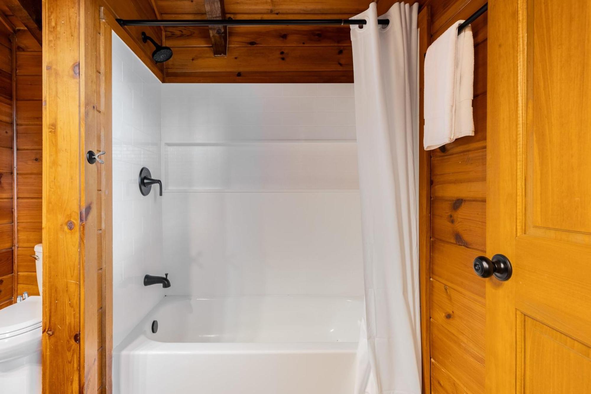 Dudley II By Avantstay Comfortable Cabin W Hot Tub Views Pigeon Forge Esterno foto