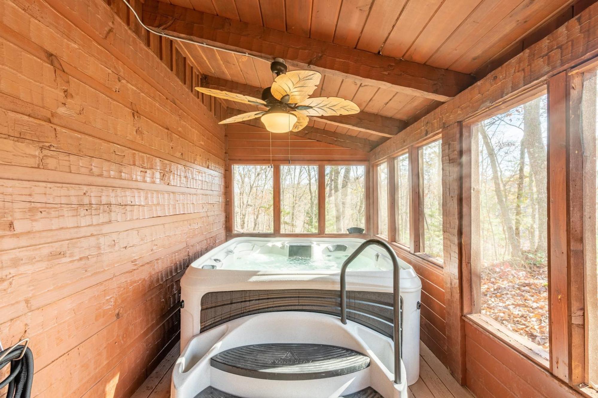 Dudley II By Avantstay Comfortable Cabin W Hot Tub Views Pigeon Forge Esterno foto