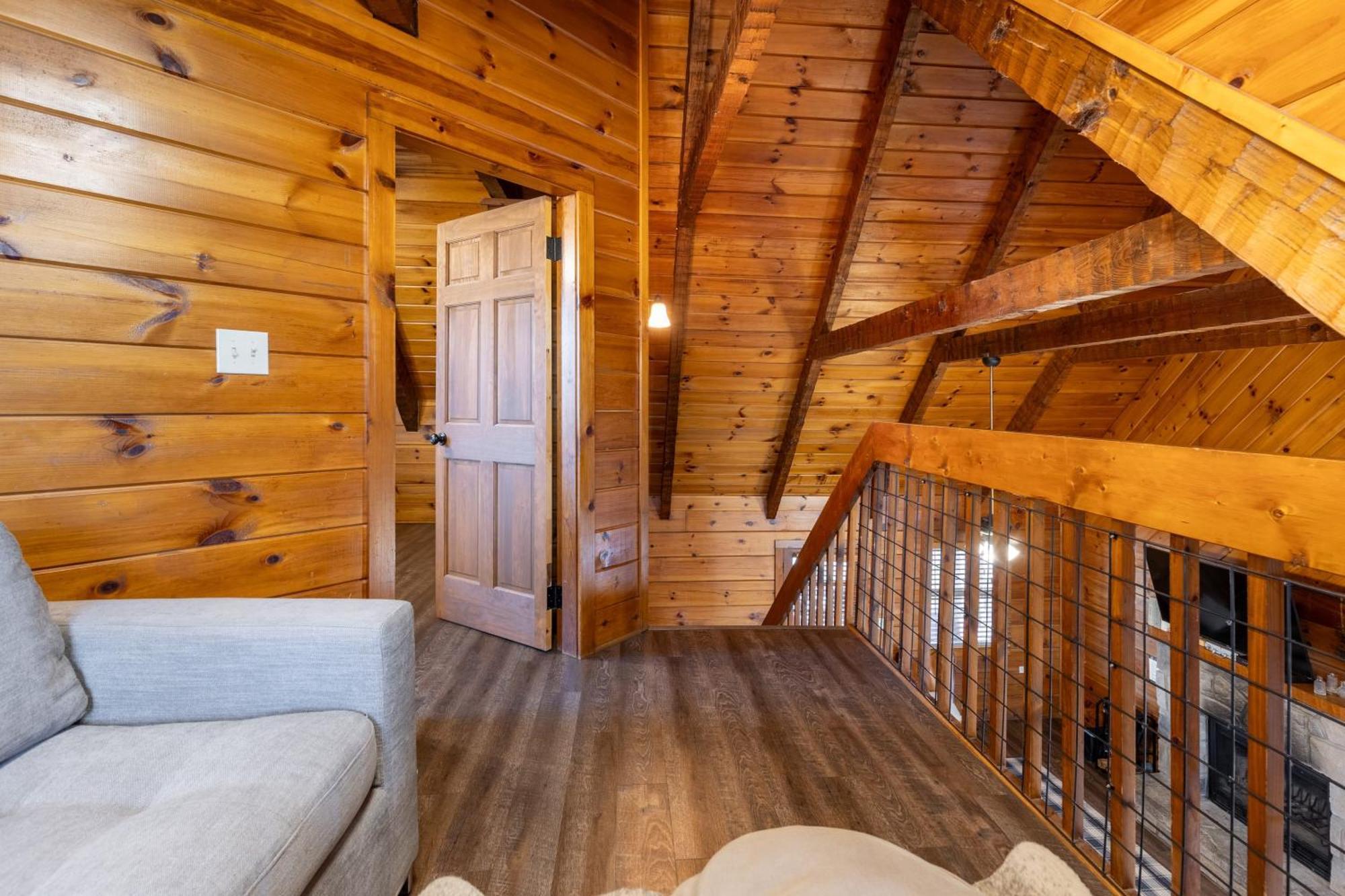 Dudley II By Avantstay Comfortable Cabin W Hot Tub Views Pigeon Forge Esterno foto